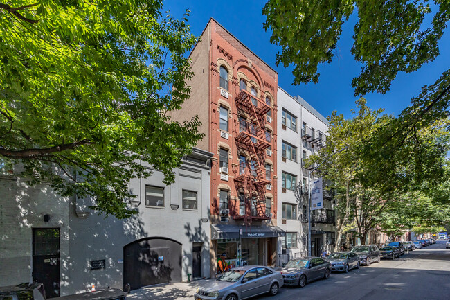 423 E 75th St in New York, NY - Building Photo - Primary Photo