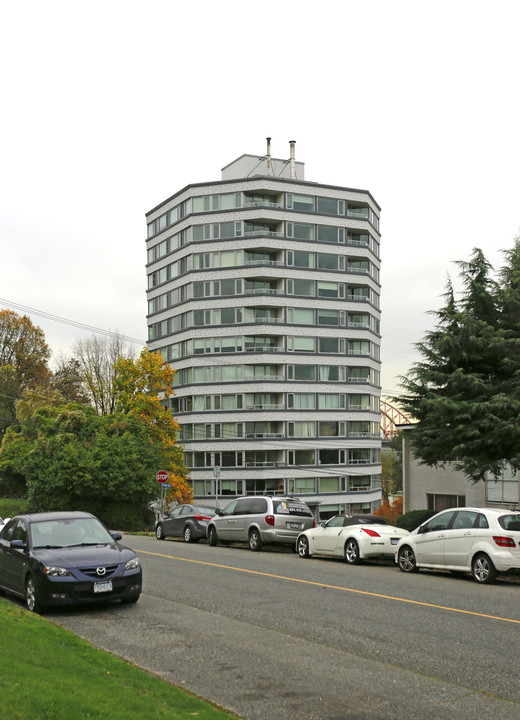 Royal Albert Towers in New Westminster, BC - Building Photo