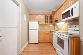 2424 SE 17th St in Fort Lauderdale, FL - Foto de edificio - Building Photo