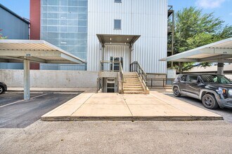 831 S Flores St in San Antonio, TX - Building Photo - Building Photo