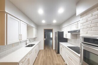2325 Ravenwood Dr in Grand Prairie, TX - Building Photo - Building Photo