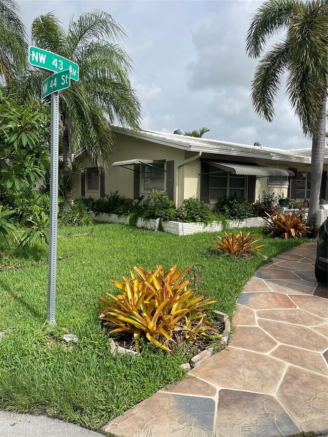 4401 NW 43rd Ave in Tamarac, FL - Building Photo - Building Photo