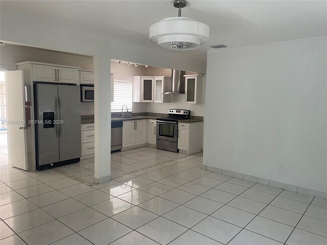 1435 NE 173rd St in North Miami Beach, FL - Building Photo - Building Photo