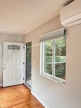 1468 Chalcedony St in San Diego, CA - Foto de edificio - Building Photo