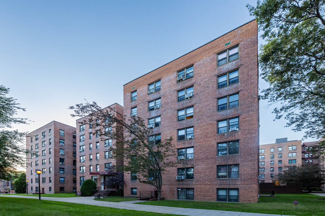 Dara Gardens in Flushing, NY - Foto de edificio