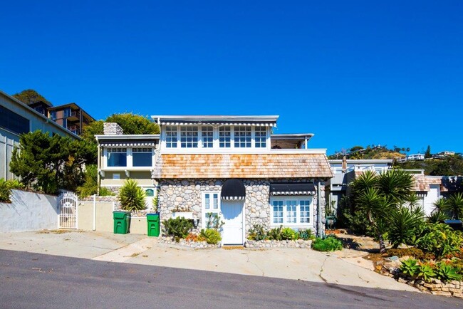 2730 Solana Way in Laguna Beach, CA - Building Photo - Building Photo