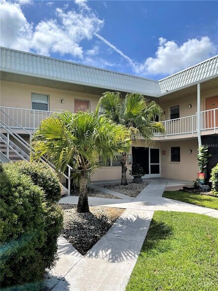 460 Base Ave E, Unit 122 in Venice, FL - Building Photo - Building Photo