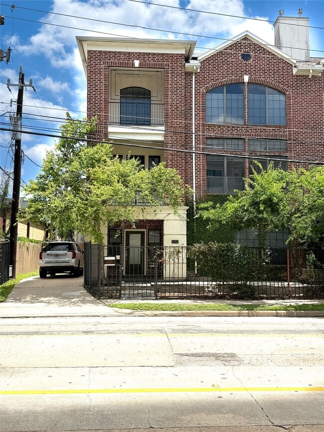 property at 1213 Dunlavy St