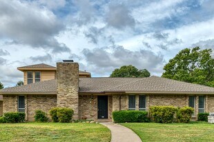 2621 Pinehurst Dr in Plano, TX - Building Photo