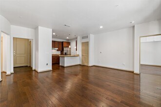 505 Jackson Hill St, Unit 103 in Houston, TX - Foto de edificio - Building Photo