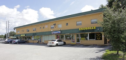 Emerald Plaza Apartments in Dania Beach, FL - Building Photo - Building Photo