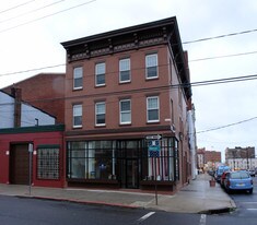 527 Mercer St in Jersey City, NJ - Building Photo