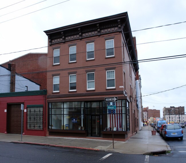 527 Mercer St