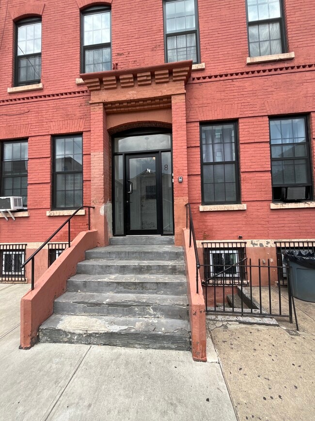 9 Saint Pauls Ave, Unit 4R
