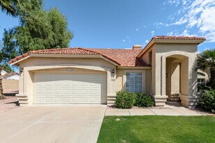 8944 E Gail Rd in Scottsdale, AZ - Building Photo