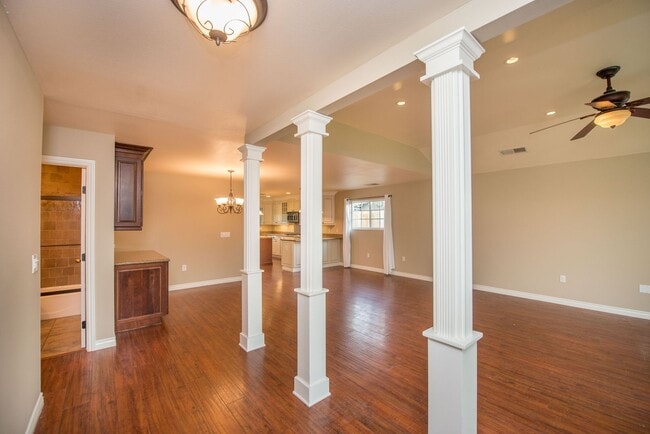 2386 Carlton Pl in Costa Mesa, CA - Building Photo - Building Photo