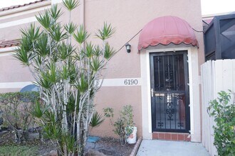 6190 Seven Springs Blvd in Greenacres, FL - Building Photo - Building Photo