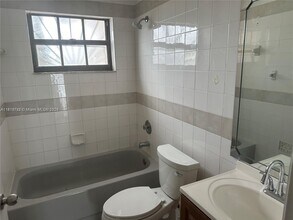 6991 NW 169th Terrace in Hialeah, FL - Building Photo - Building Photo