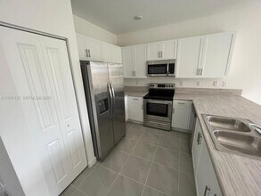 2696 SE 18th St in Homestead, FL - Building Photo - Building Photo