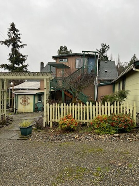 4223 Rosedale St NW in Gig Harbor, WA - Building Photo