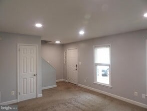 413 Forest Ct in Warrenton, VA - Foto de edificio - Building Photo