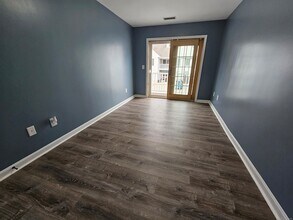 136 Meridian St, Unit 110 in Groton, CT - Building Photo - Building Photo
