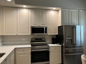 33 Harbour Isle Dr W in Fort Pierce, FL - Building Photo - Building Photo