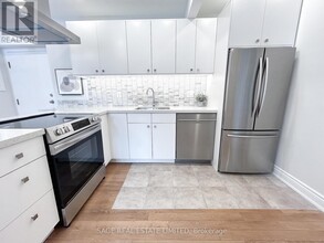 2109-2109 Bloor St W in Toronto, ON - Building Photo - Building Photo