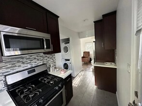 1762 9th St, Unit D in Santa Monica, CA - Building Photo - Building Photo