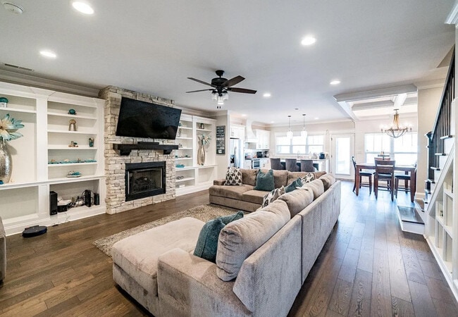 property at 1045 Presidents Ln