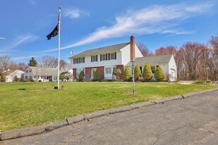 96 Neill Dr in Watertown, CT - Building Photo