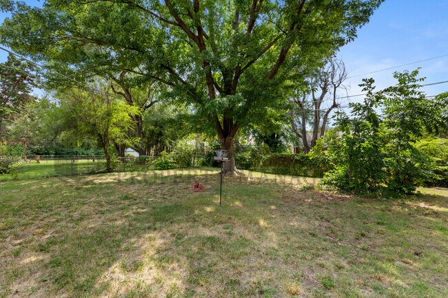 1719 S Woodlawn St in Wichita, KS - Building Photo - Building Photo