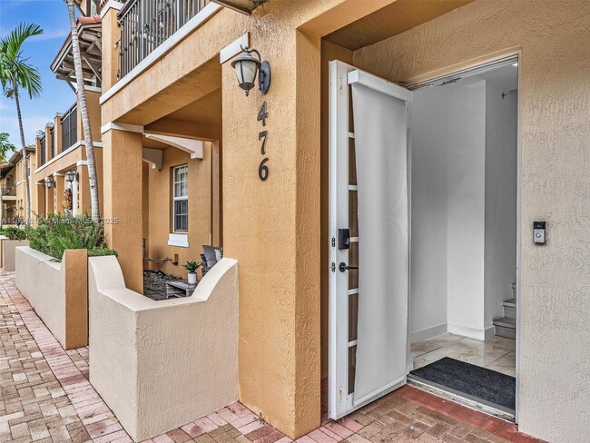 476 SW 147th Ave in Pembroke Pines, FL - Foto de edificio - Building Photo