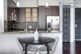 5550 Grosvenor Blvd, Unit FL3-ID1069 in Los Angeles, CA - Building Photo - Building Photo