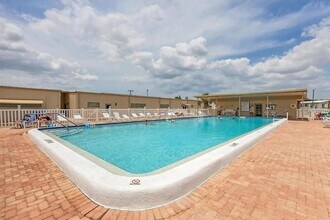 4108 10th St Ct E in Ellenton, FL - Foto de edificio - Building Photo