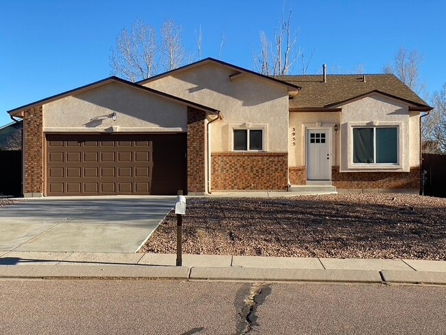 3955 Glenhurst St in Colorado Springs, CO - Building Photo - Building Photo