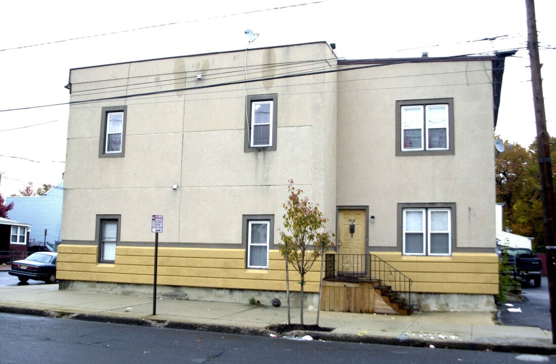 702 Anderson St in Trenton, NJ - Foto de edificio