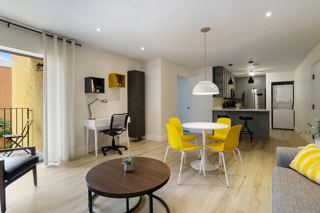 2727 NW 17th Ter, Unit MIAMI RIVER CHIC in Miami, FL - Foto de edificio - Building Photo