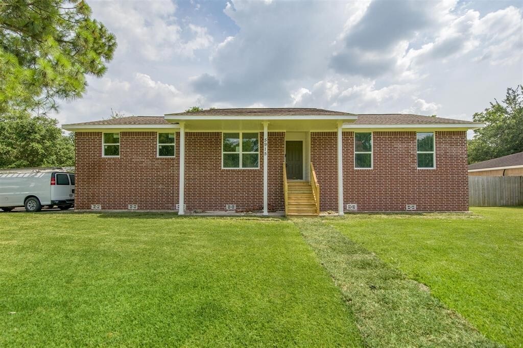 5915 Ludington Dr in Houston, TX - Building Photo