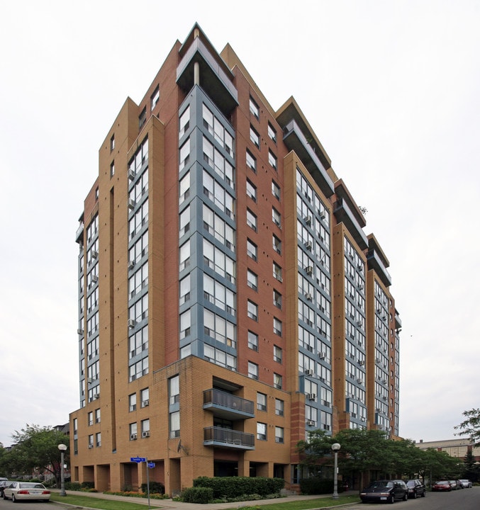 Lorette Manor in Toronto, ON - Building Photo