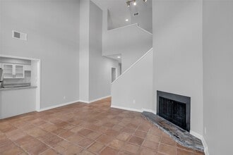 7655 S Braeswood Blvd in Houston, TX - Building Photo - Building Photo