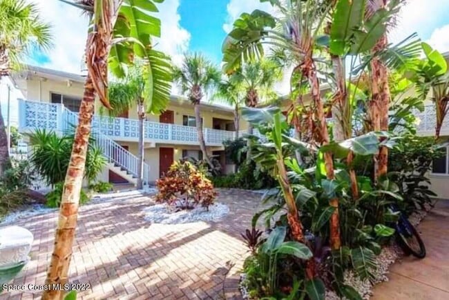 property at 102 S Peninsula Dr