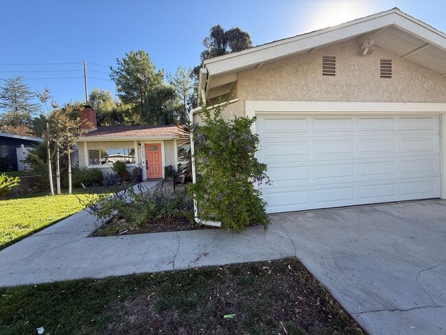 27660 Santa Clarita Rd in Santa Clarita, CA - Building Photo - Building Photo