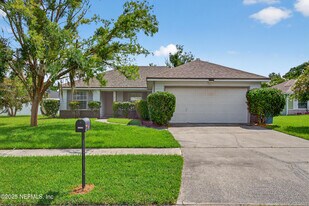 13269 Pacemaker Dr in Jacksonville, FL - Building Photo