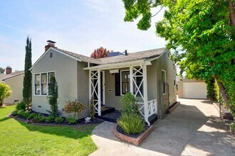 5960 13th Ave in Sacramento, CA - Building Photo - Building Photo
