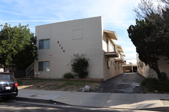 8726 Owensmouth Ave in Canoga Park, CA - Building Photo - Building Photo