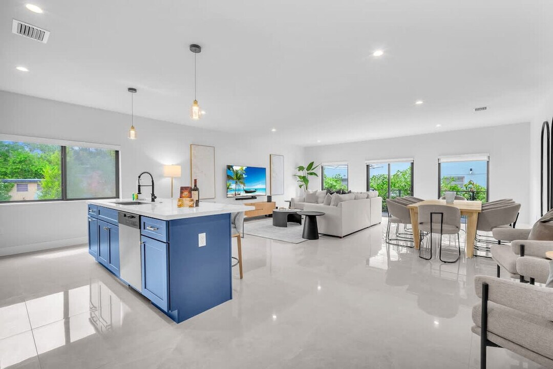 2951 NW 13th St in Miami, FL - Building Photo