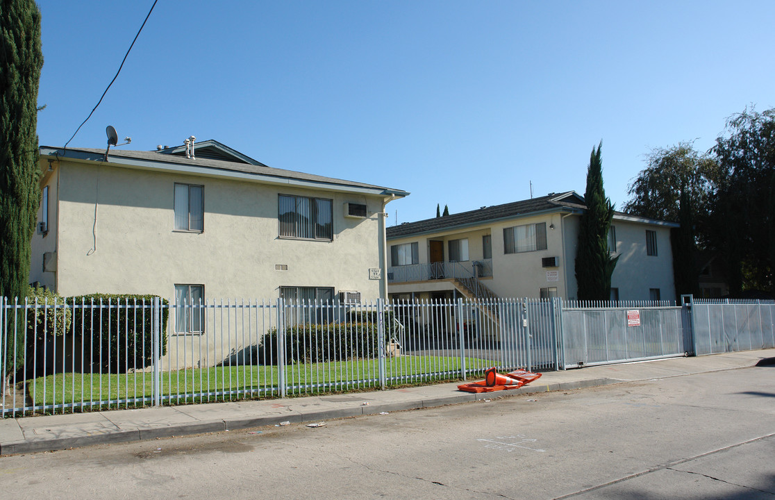 5561-5568 Klump Ave in North Hollywood, CA - Building Photo