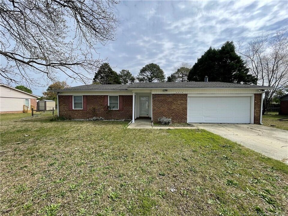 6518 Grist Mill Rd in Fayetteville, NC - Building Photo
