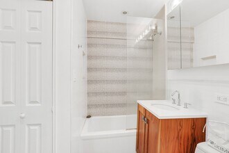 420 E 64th St in New York, NY - Building Photo - Building Photo